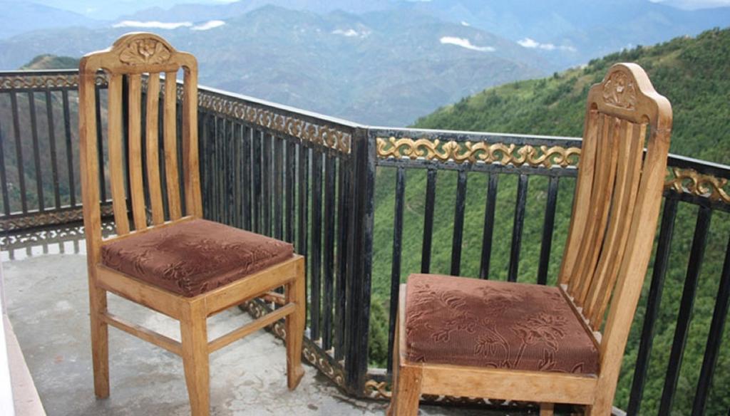Hotel Cozy Swiss Meadows à Khajjiar Extérieur photo
