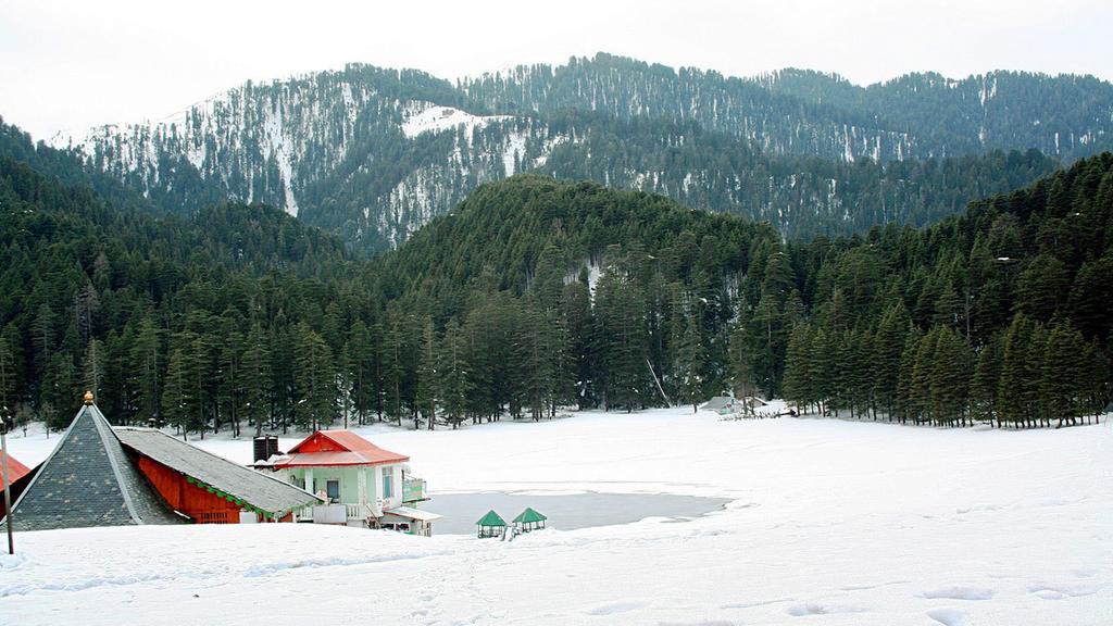 Hotel Cozy Swiss Meadows à Khajjiar Extérieur photo