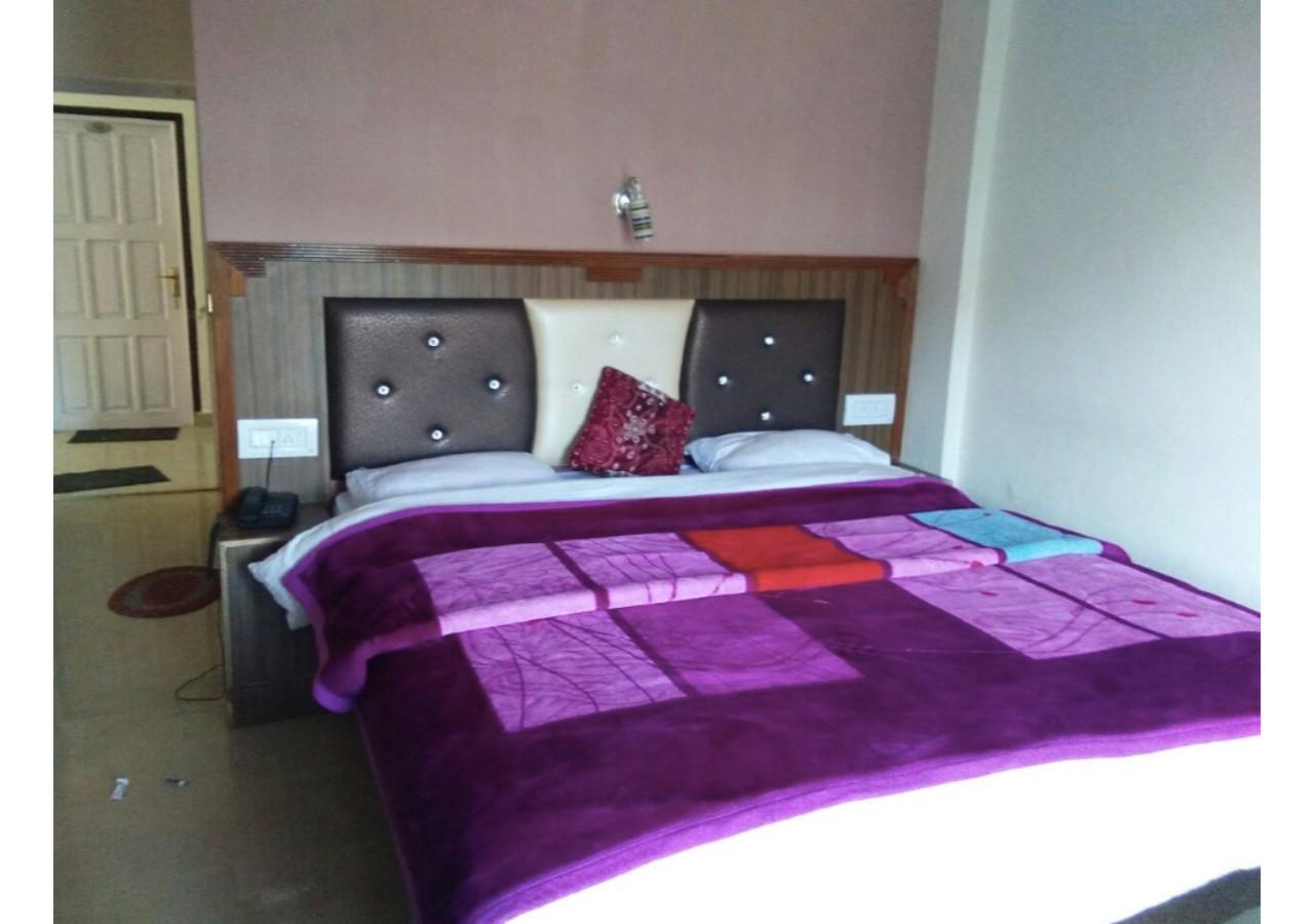 Hotel Cozy Swiss Meadows à Khajjiar Extérieur photo