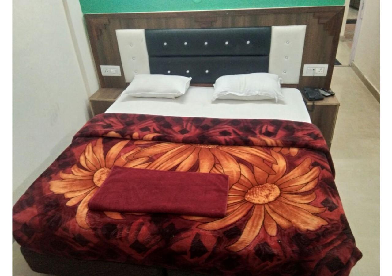 Hotel Cozy Swiss Meadows à Khajjiar Extérieur photo